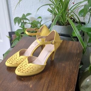 Forever Yellow Cutout Heels with Ankle Strap Size 7